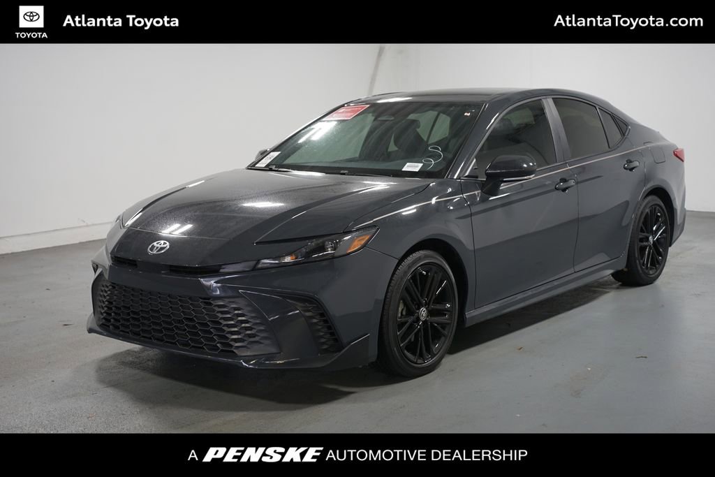 2025 Toyota Camry SE's photo