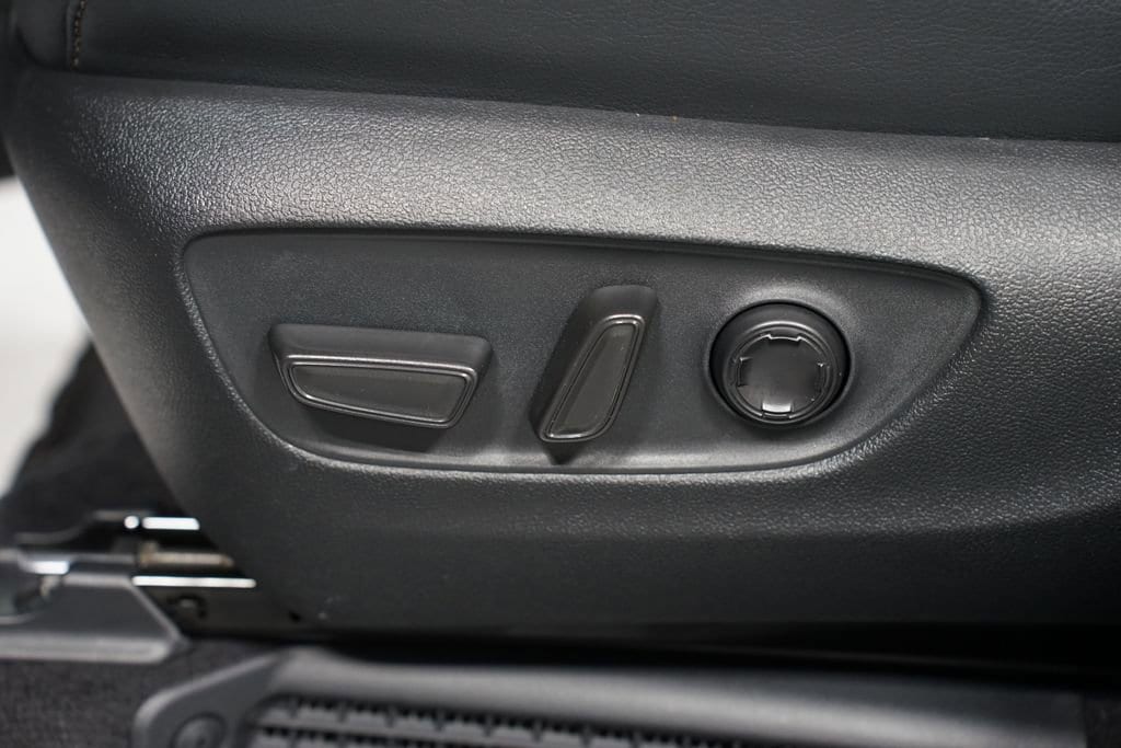 2025 Toyota Sienna Platinum - Photo 37
