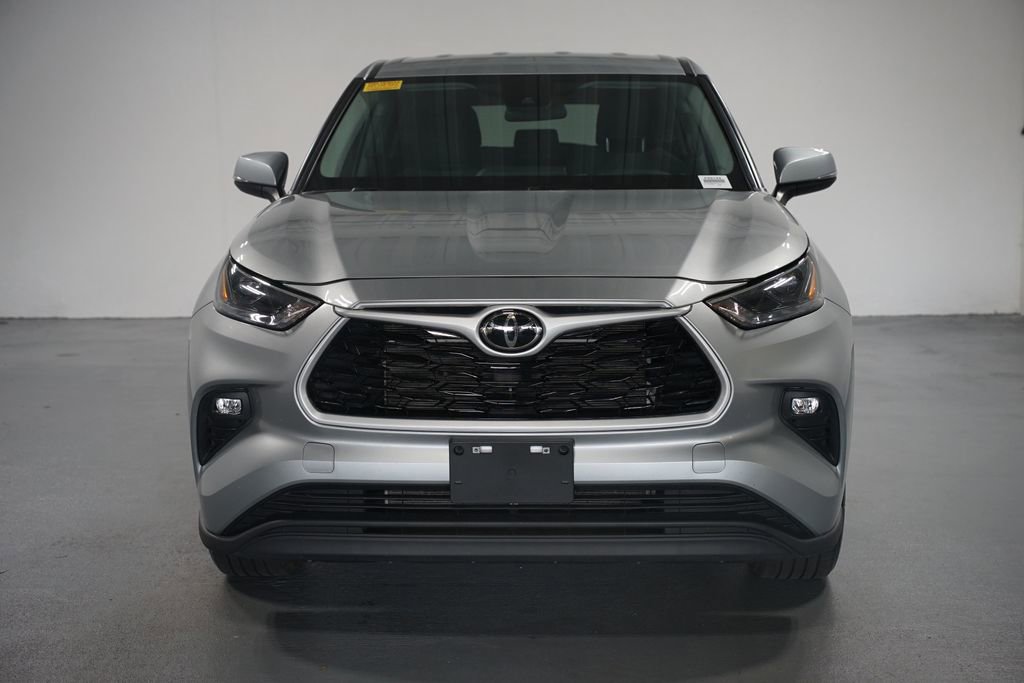 2024 Toyota Highlander LE photo 2