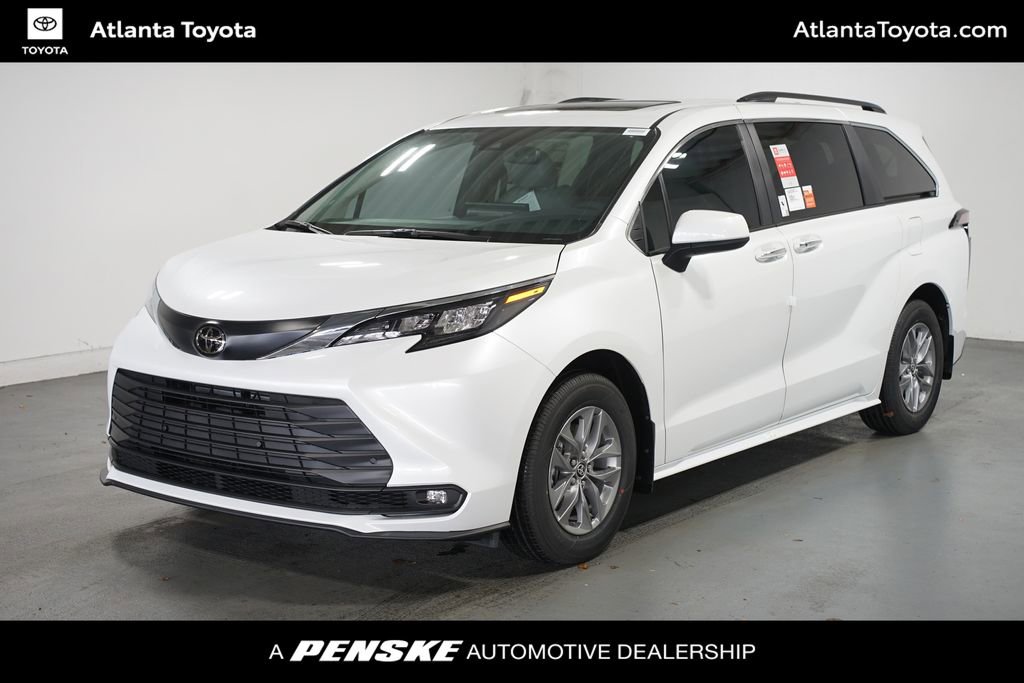 2026 Toyota Sienna XLE's photo