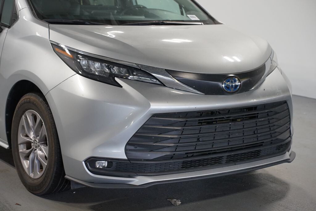 Used 2025 Toyota Sienna XLE Minivan/Van