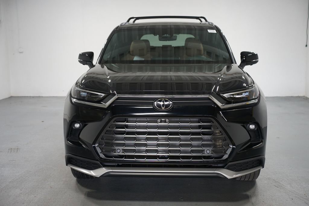 2026 Toyota Highlander Platinum Hybrid photo 2