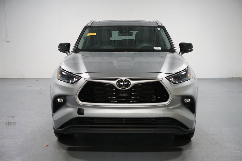 2023 Toyota Highlander XLE photo 2