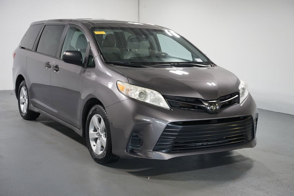 2020 Toyota Sienna L photo 3