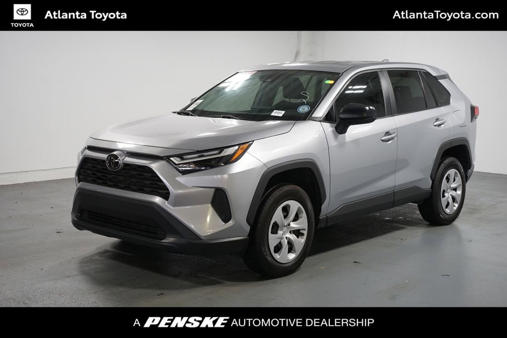 2024 Toyota RAV4 LE's photo