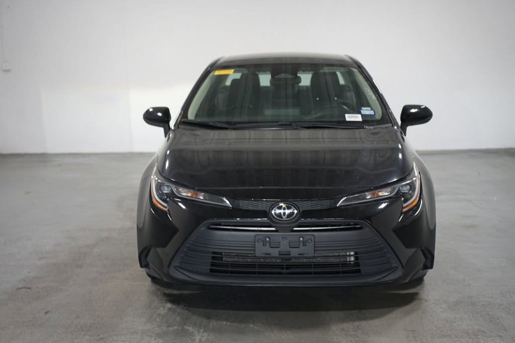 Used 2023 Toyota Corolla LE with VIN 5YFB4MDEXPP011677 for sale in Northfield, Minnesota