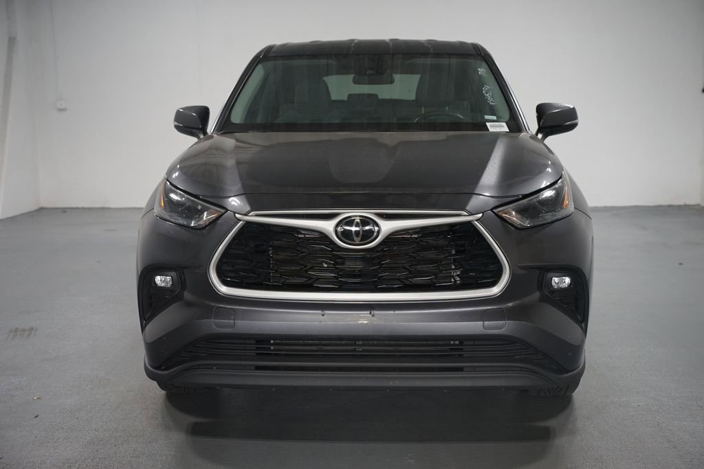 2023 Toyota Highlander LE photo 2