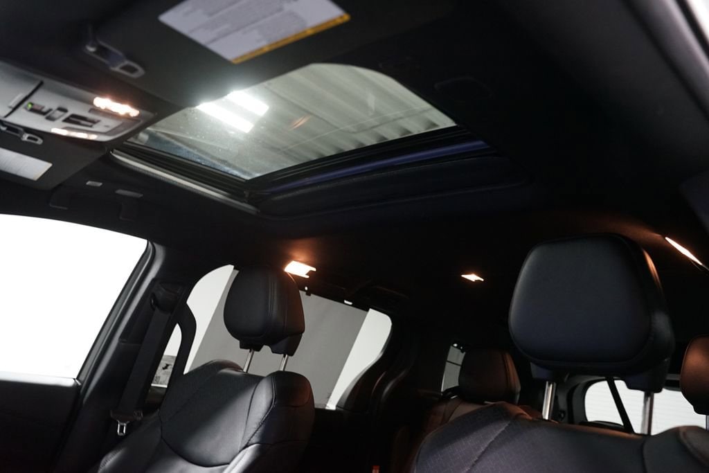 2025 Toyota Sienna Platinum - Photo 38