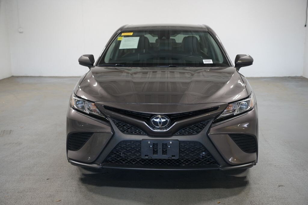 Used 2019 Toyota Camry SE Sedan