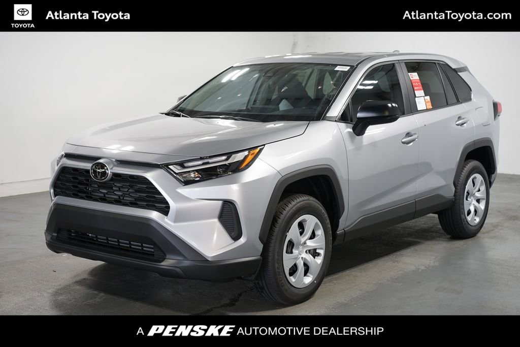 2025 Toyota RAV4 LE's photo
