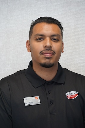 Staff member Gary Pineda from ID_cc37fda3b719