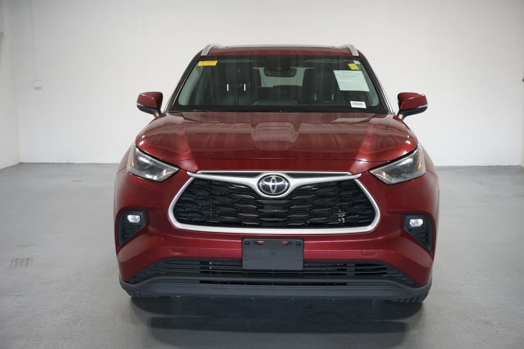 2022 Toyota Highlander XLE photo 2