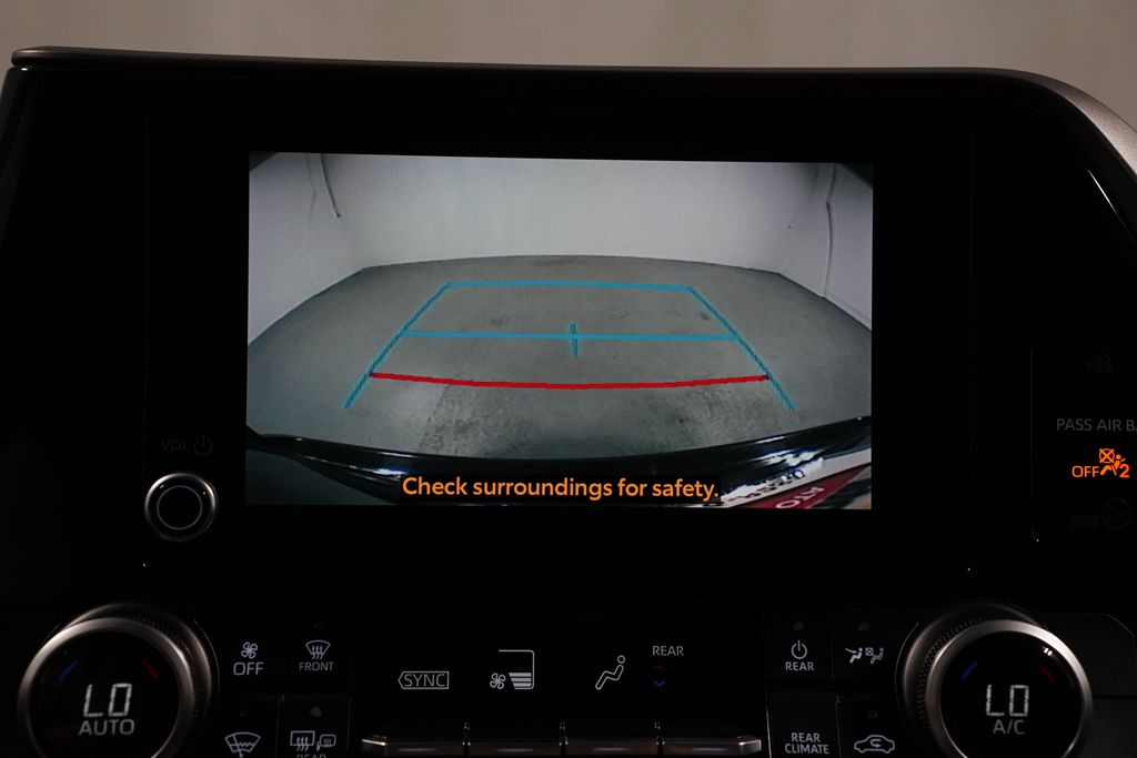 2024 Toyota Highlander LE - Photo 18