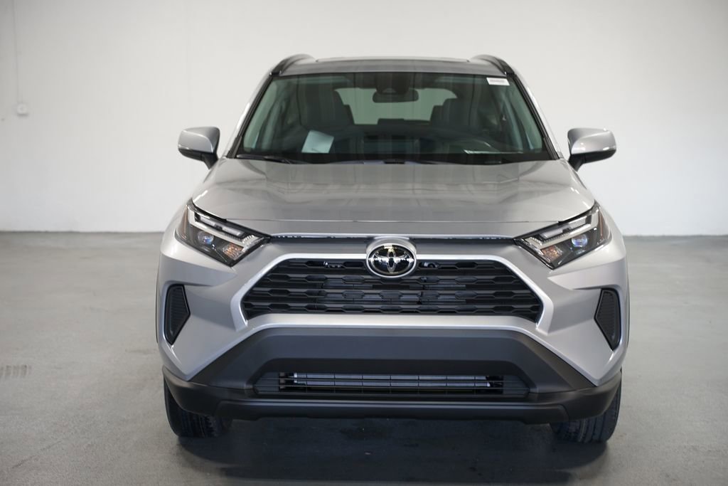 2025 Toyota RAV4 XLE photo 2