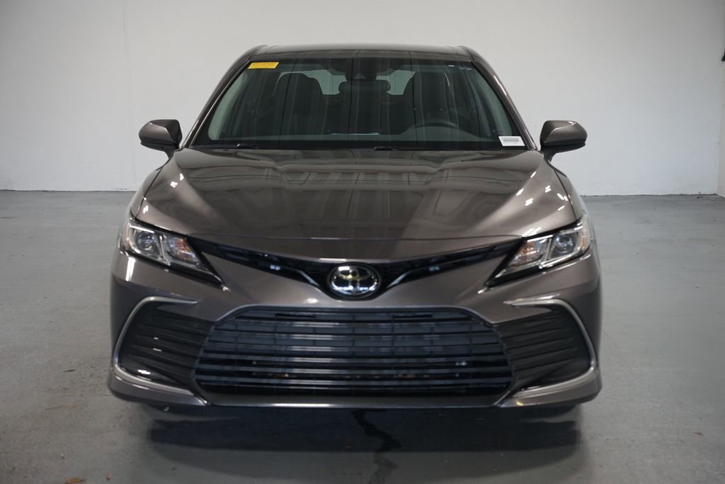 2022 Toyota Camry LE photo 2