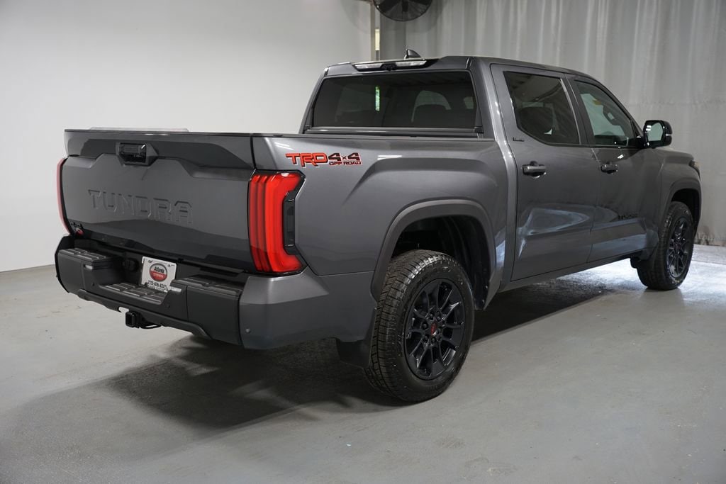 2025 Toyota Tundra Limited - Photo 8