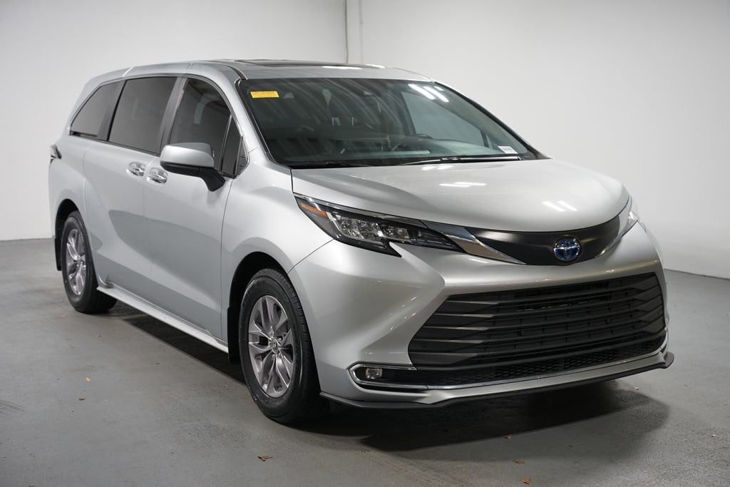 Used 2023 Toyota Sienna XLE Van Passenger Van