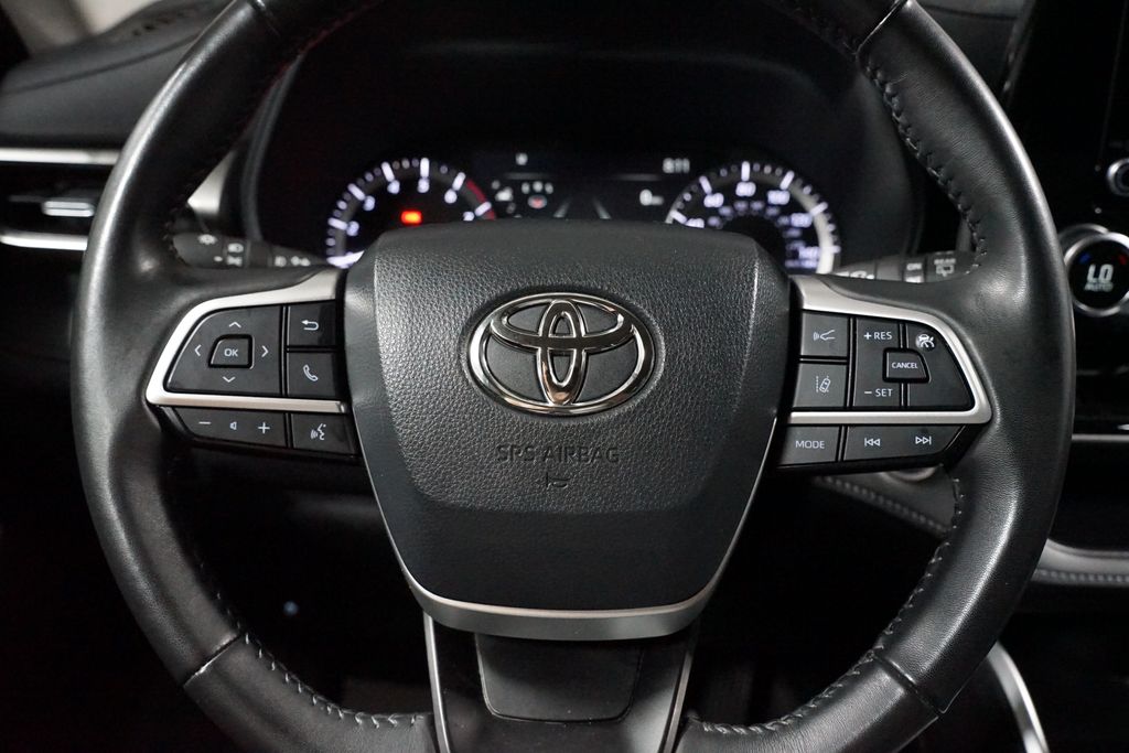 2024 Toyota Highlander LE - Photo 12