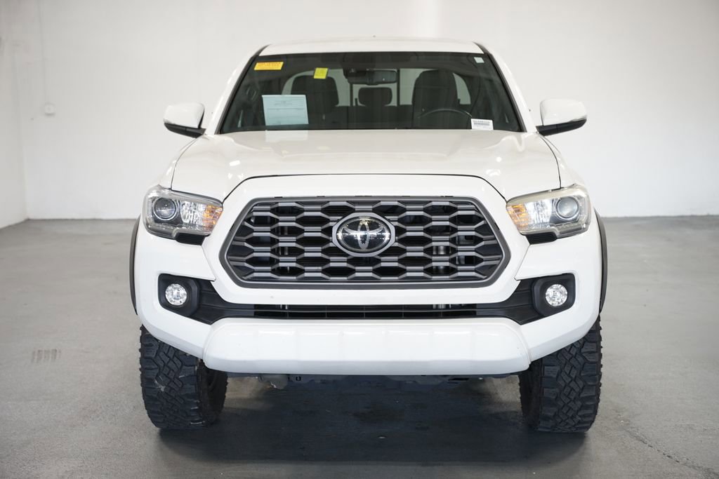 2022 Toyota Tacoma TRD Off-Road photo 2