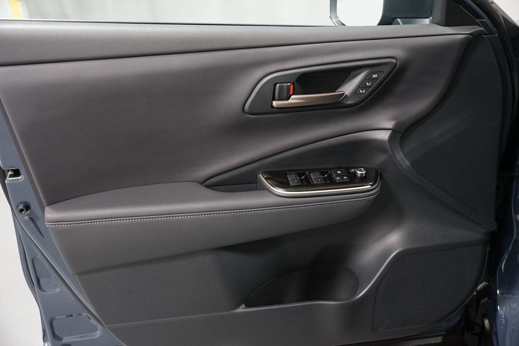 2025 Toyota Crown Signia Limited - Photo 32