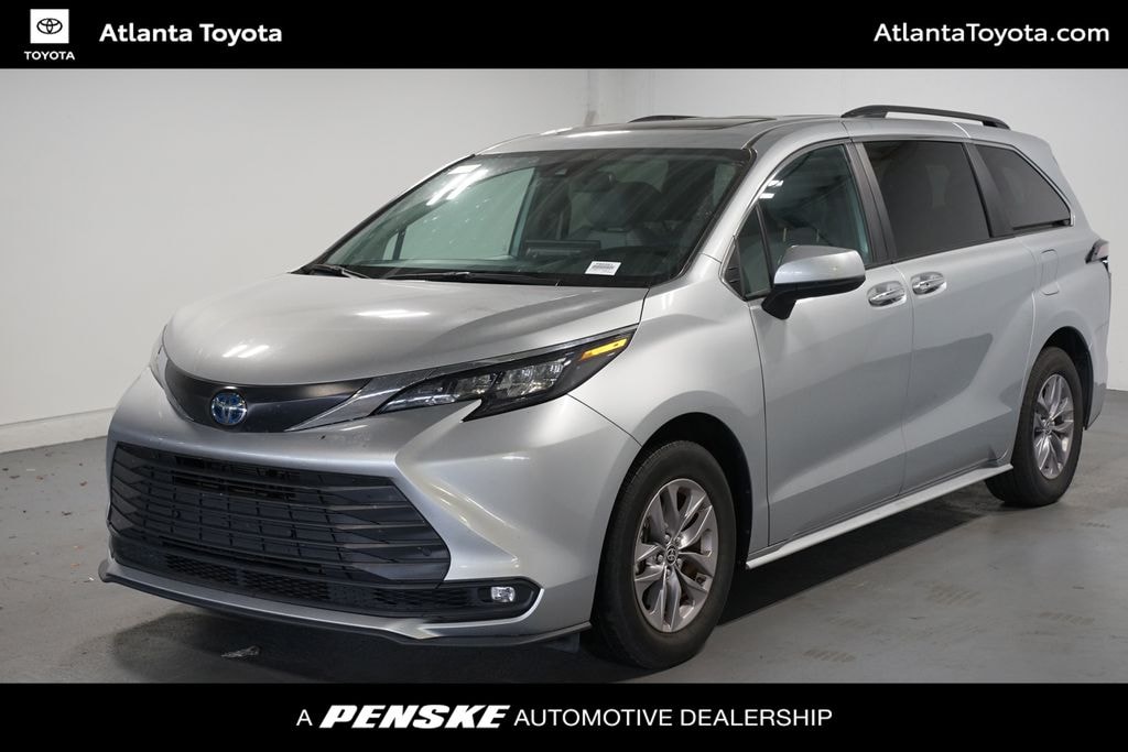 Used 2025 Toyota Sienna XLE Minivan/Van