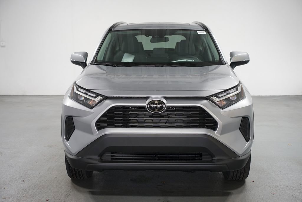 2025 Toyota RAV4 Hybrid XLE photo 2