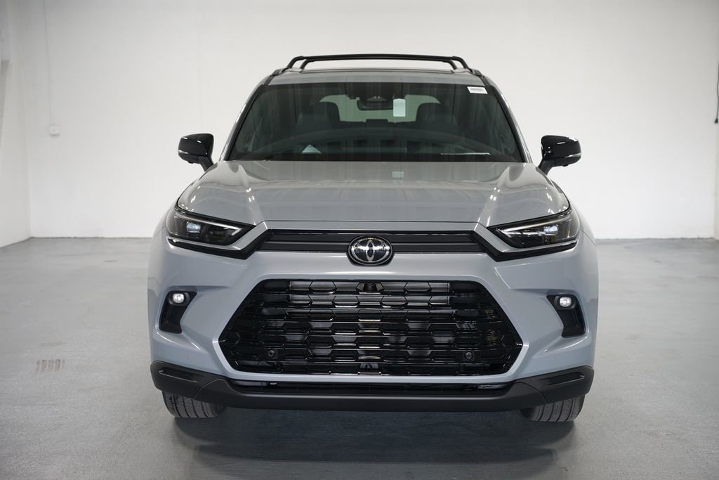 2025 Toyota Highlander Hybrid photo 2