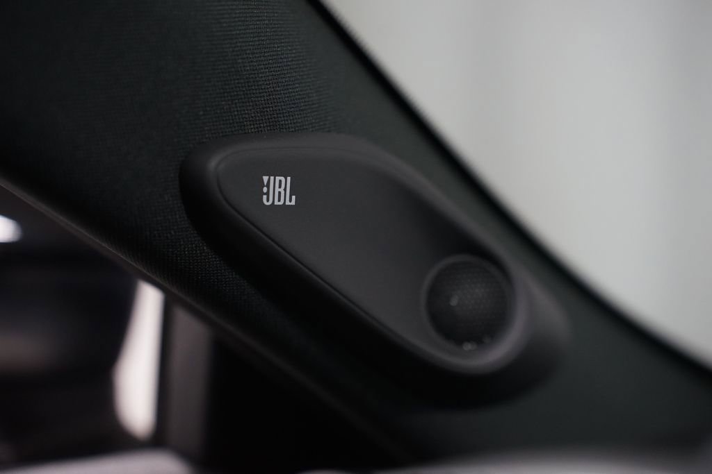 2025 Toyota Crown Signia Limited - Photo 28