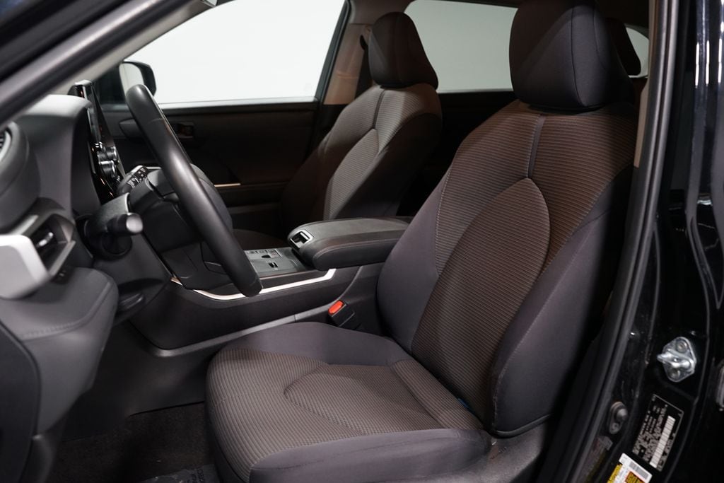2024 Toyota Highlander LE - Photo 6