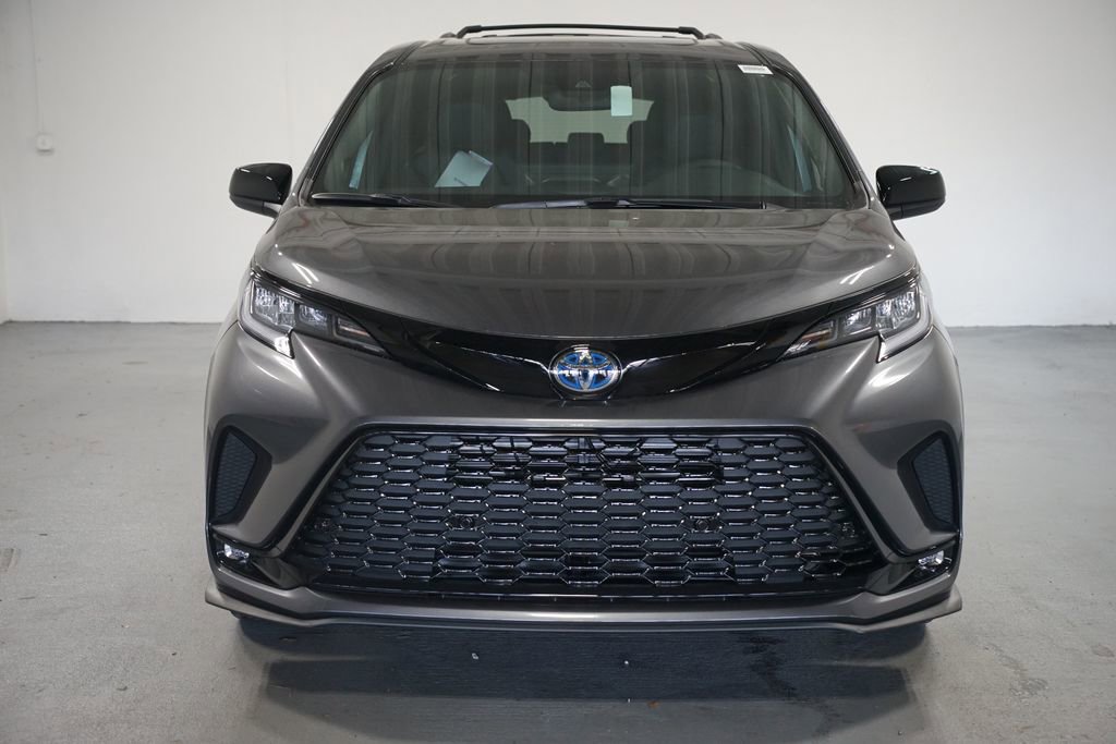 2025 Toyota Sienna XSE photo 2