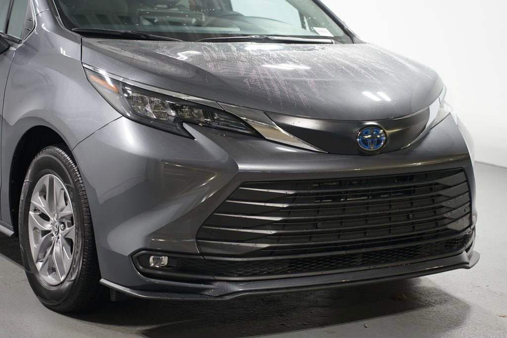 Used 2025 Toyota Sienna XLE Van Passenger Van