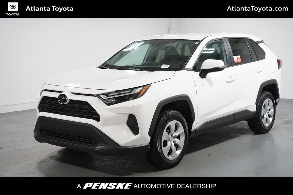 2024 Toyota RAV4 LE's photo