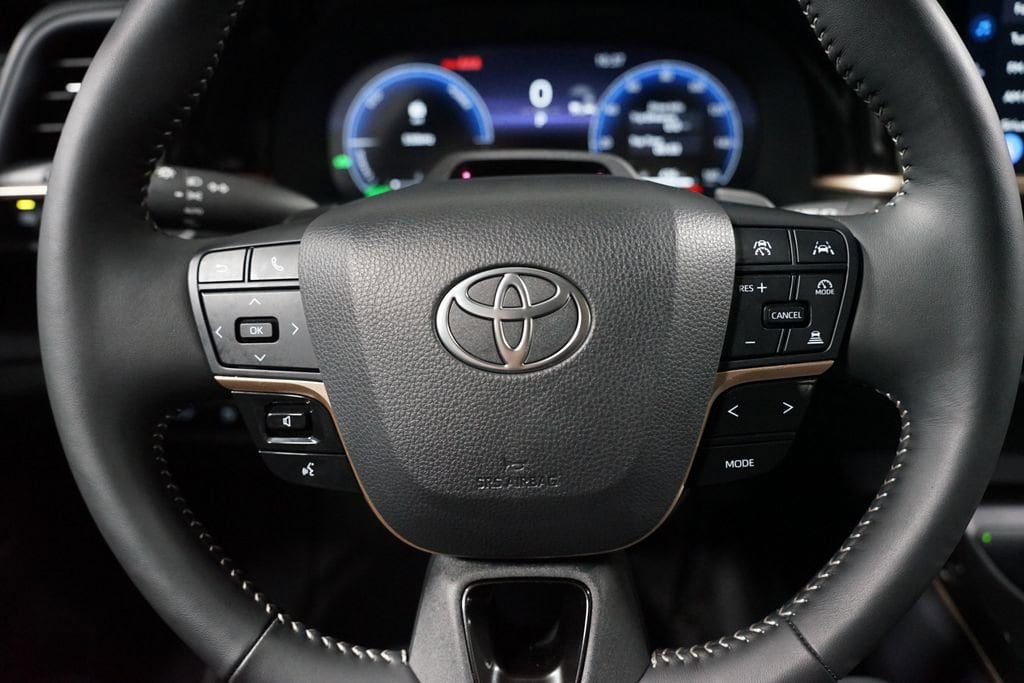 2025 Toyota Crown Signia Limited - Photo 12