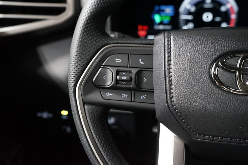 2025 Toyota Tundra Limited - Photo 16
