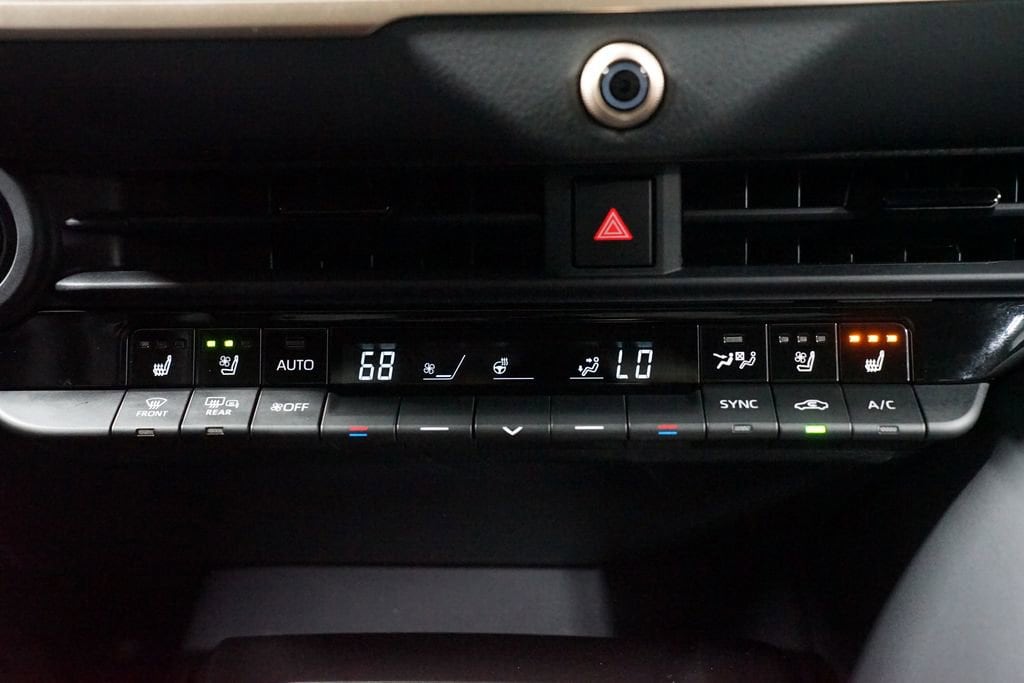 2025 Toyota Crown Signia Limited - Photo 22