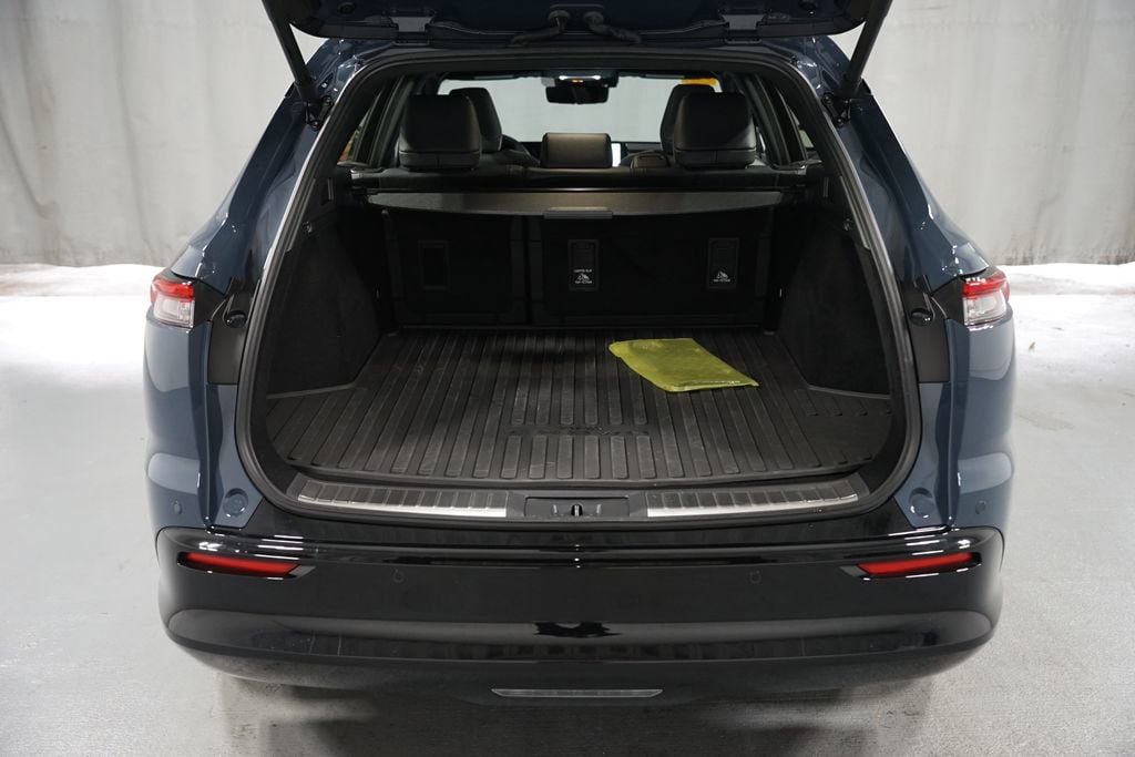 2025 Toyota Crown Signia Limited - Photo 38