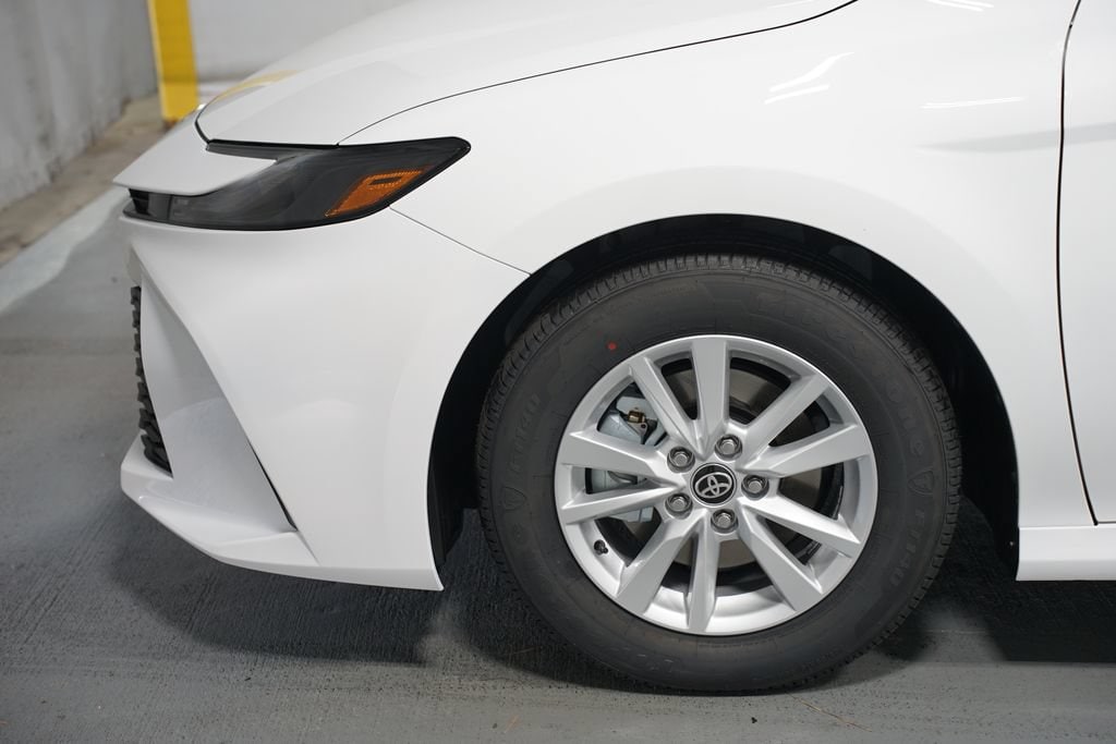 2026 Toyota Camry LE - Photo 5