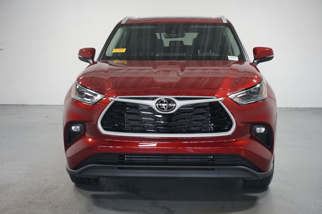 2025 Toyota Highlander XLE Limited photo 2