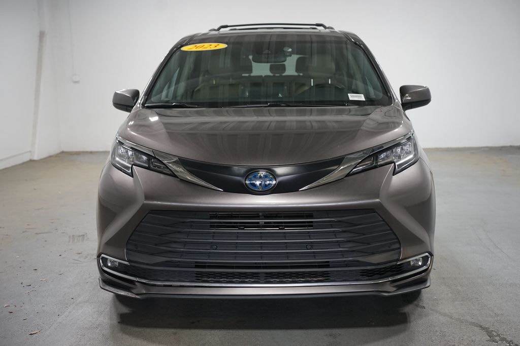 Used 2023 Toyota Sienna XLE Minivan/Van