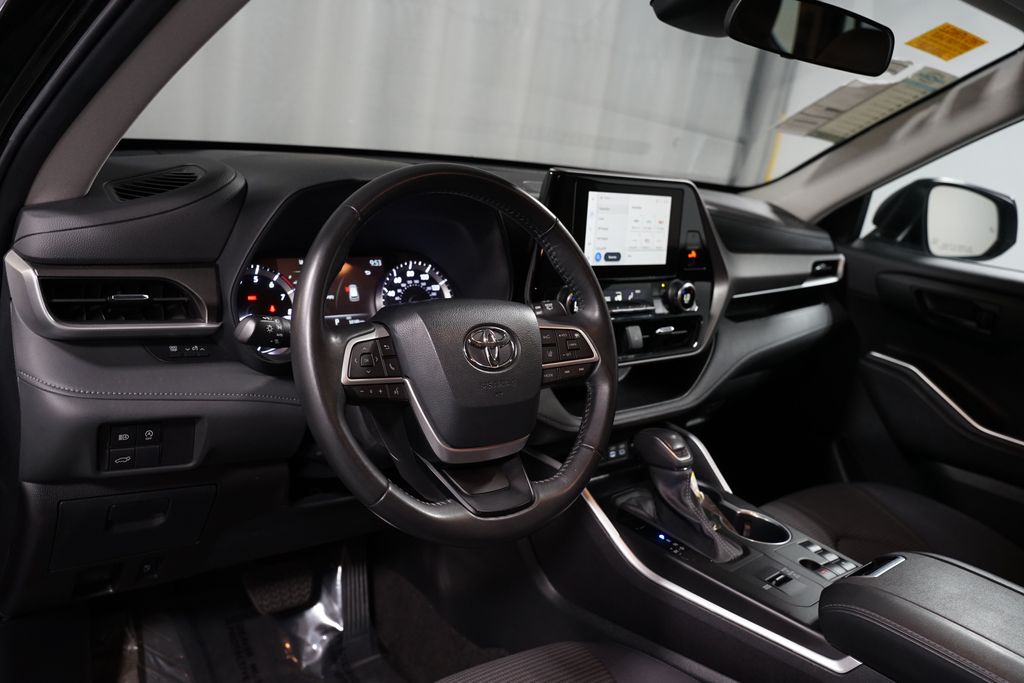 2024 Toyota Highlander LE - Photo 7