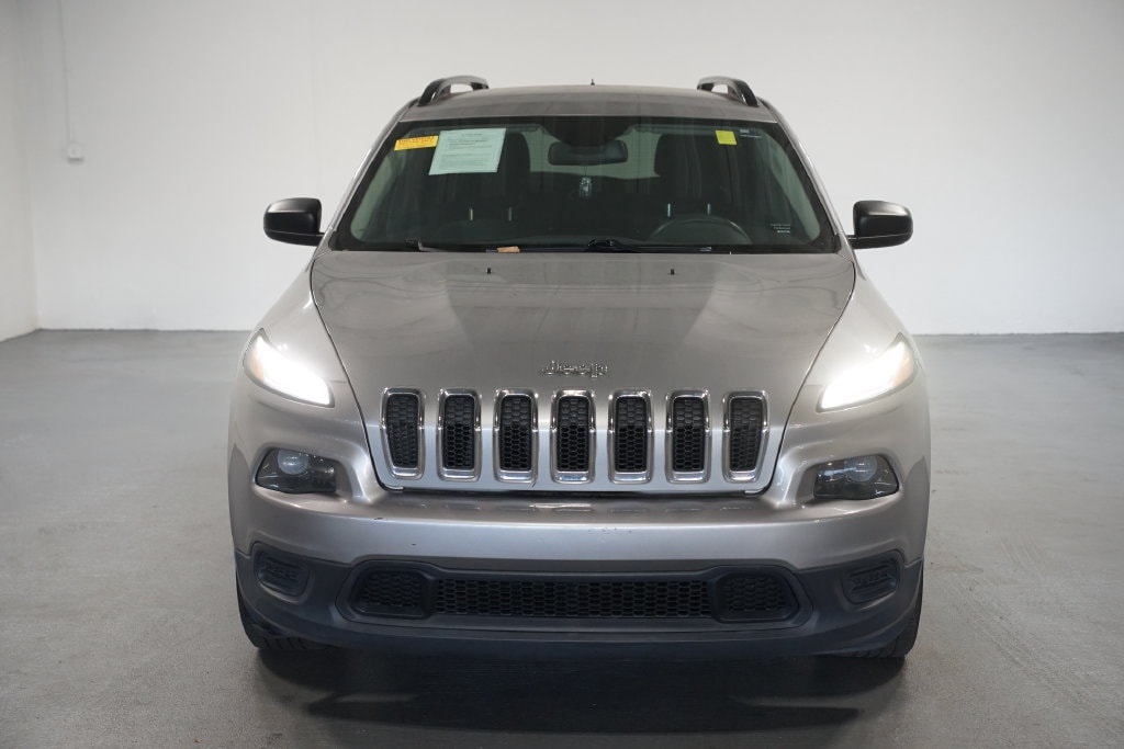 Used 2016 Jeep Cherokee Sport SUV