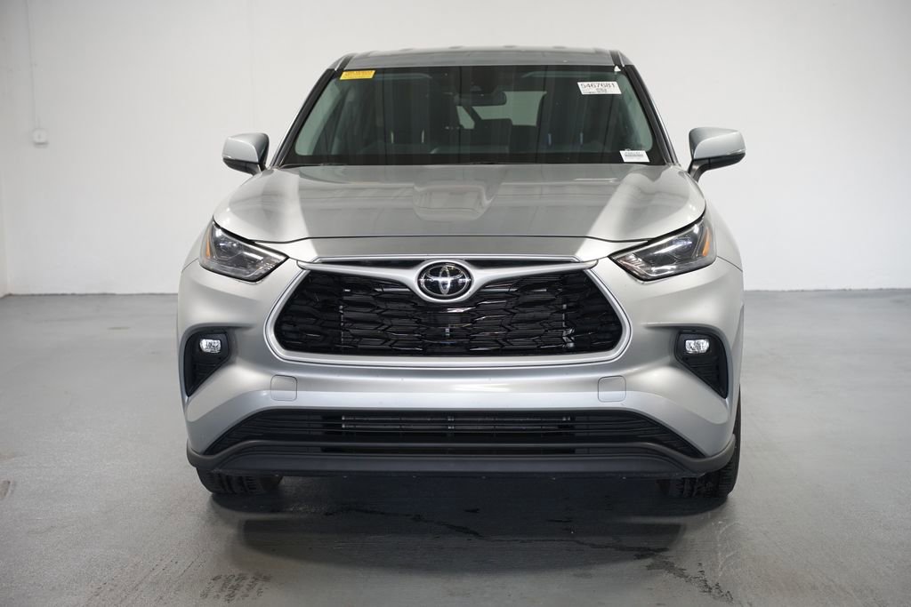 2023 Toyota Highlander LE photo 2
