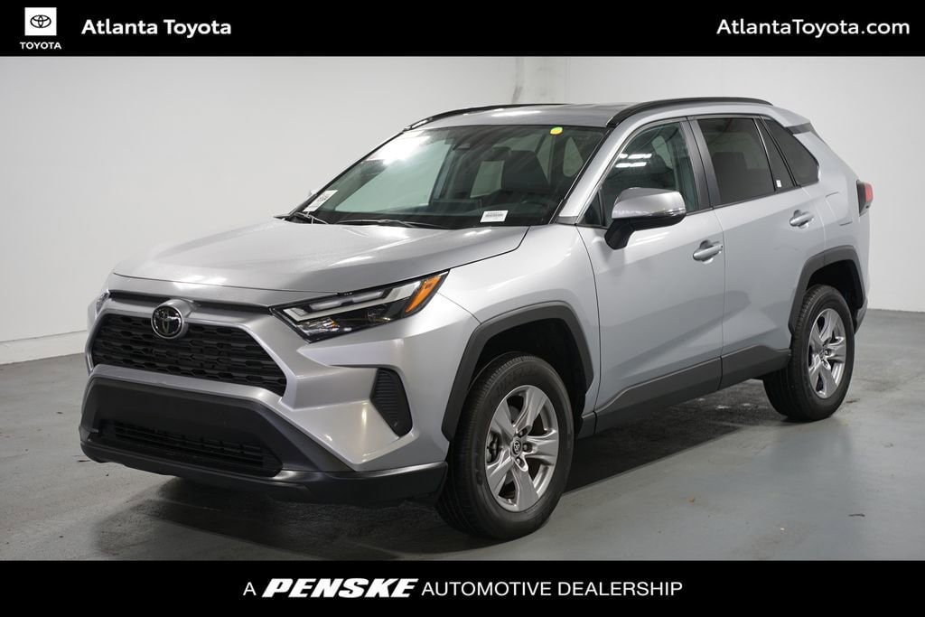 2025 Toyota RAV4 XLE's photo