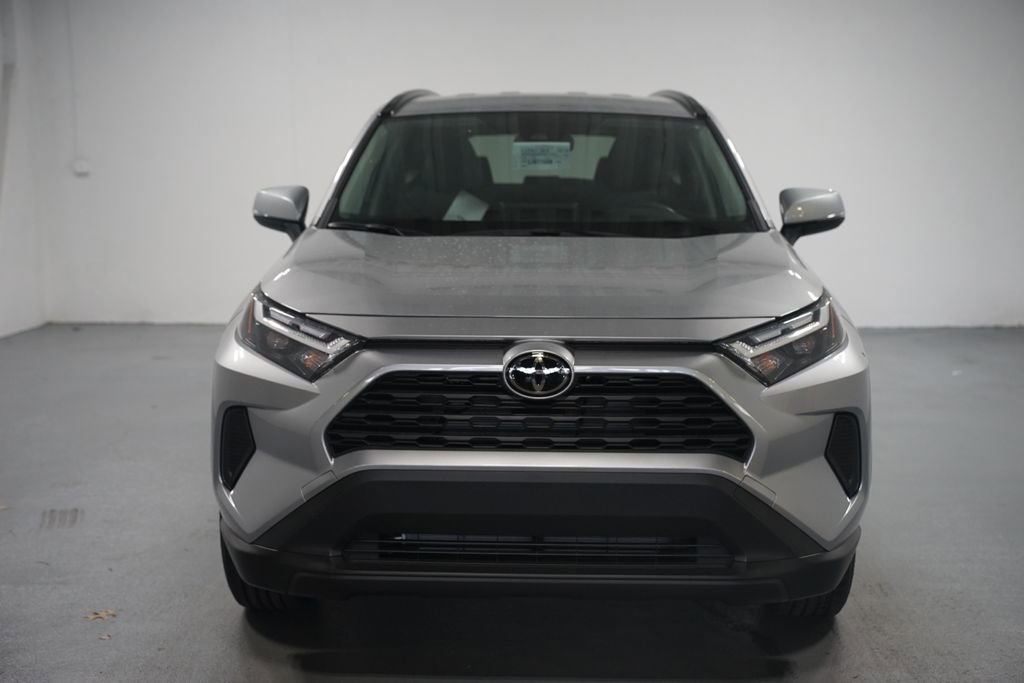 2025 Toyota RAV4 Hybrid XLE photo 2