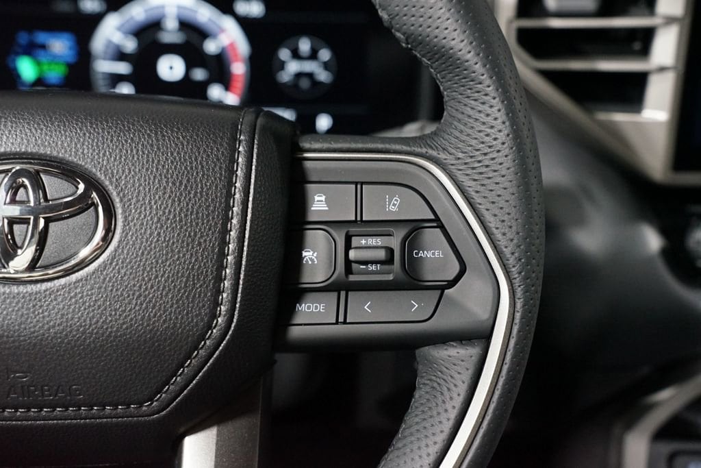 2025 Toyota Tundra Limited - Photo 15