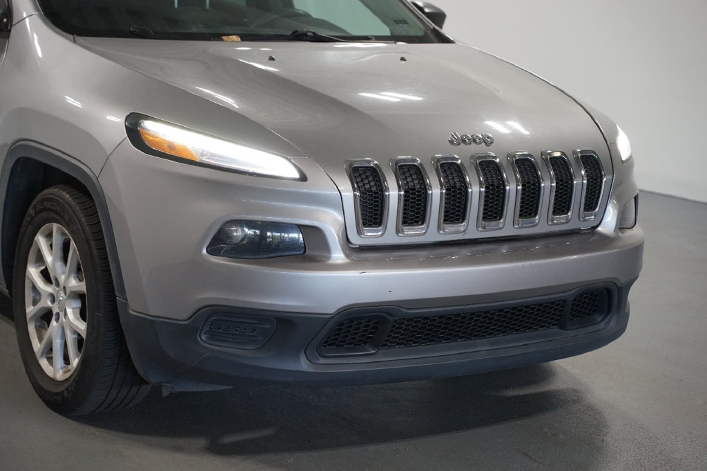 Used 2016 Jeep Cherokee Sport SUV