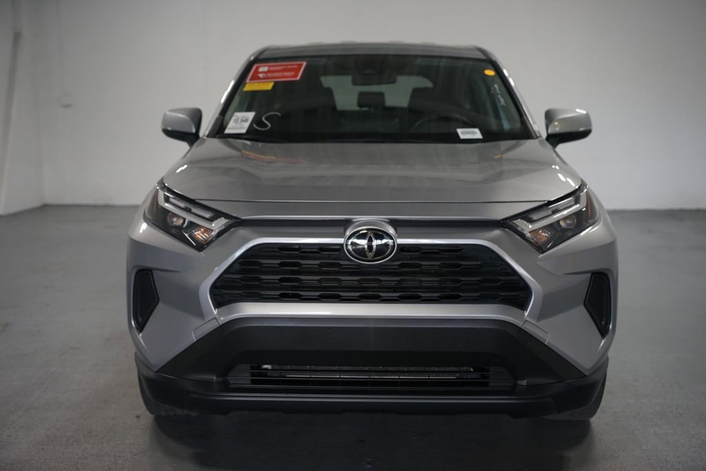 2023 Toyota RAV4 LE photo 2