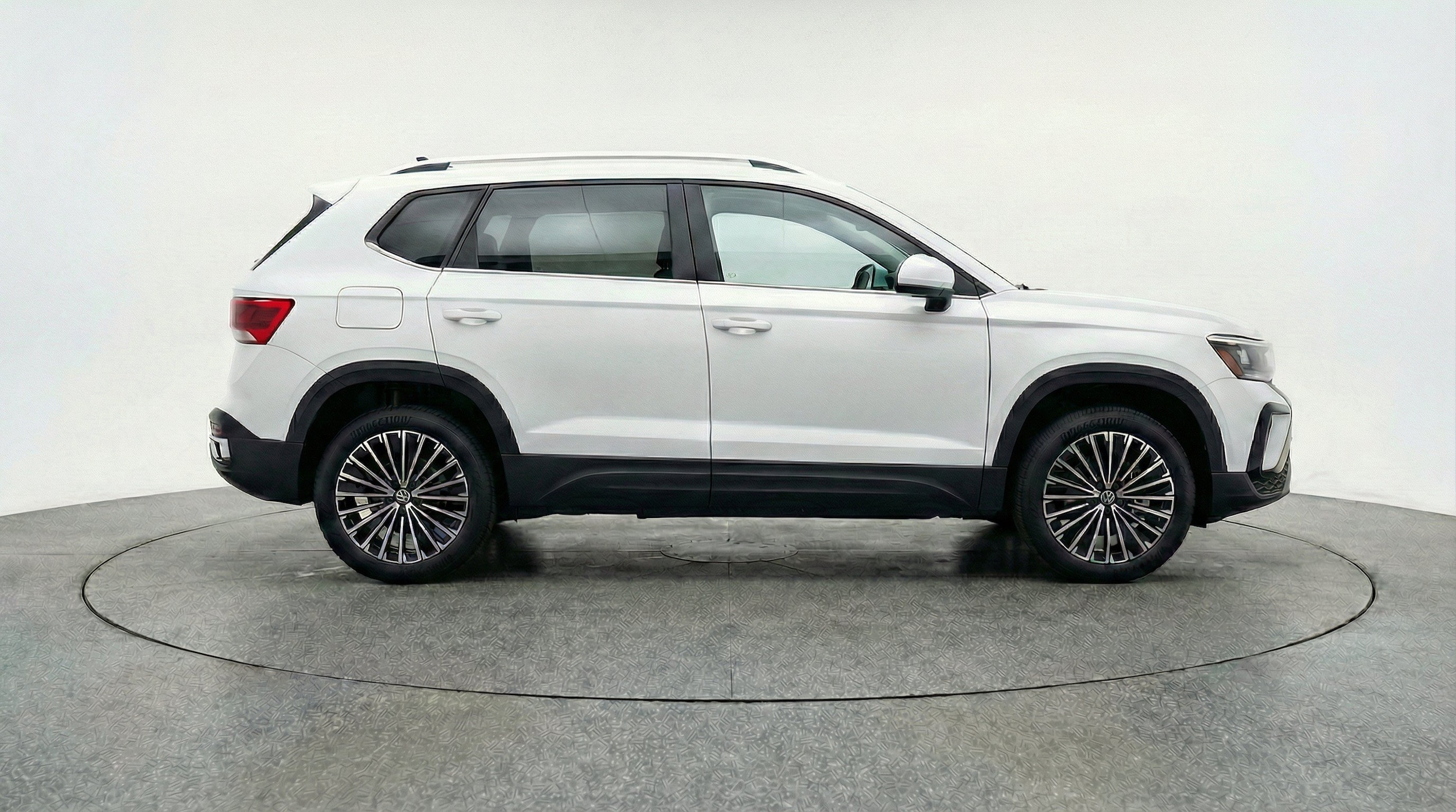Thumbnail: 2025 Volkswagen Taos - 11