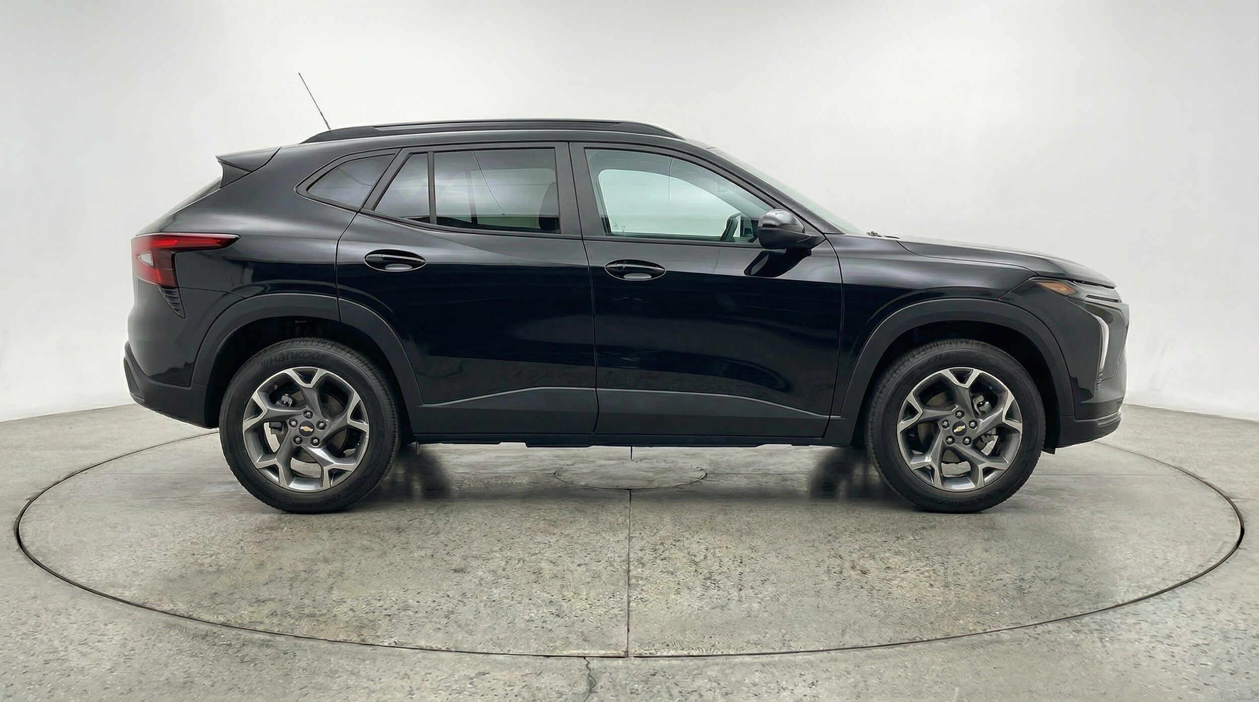 Thumbnail: 2025 Chevrolet Trax - 8