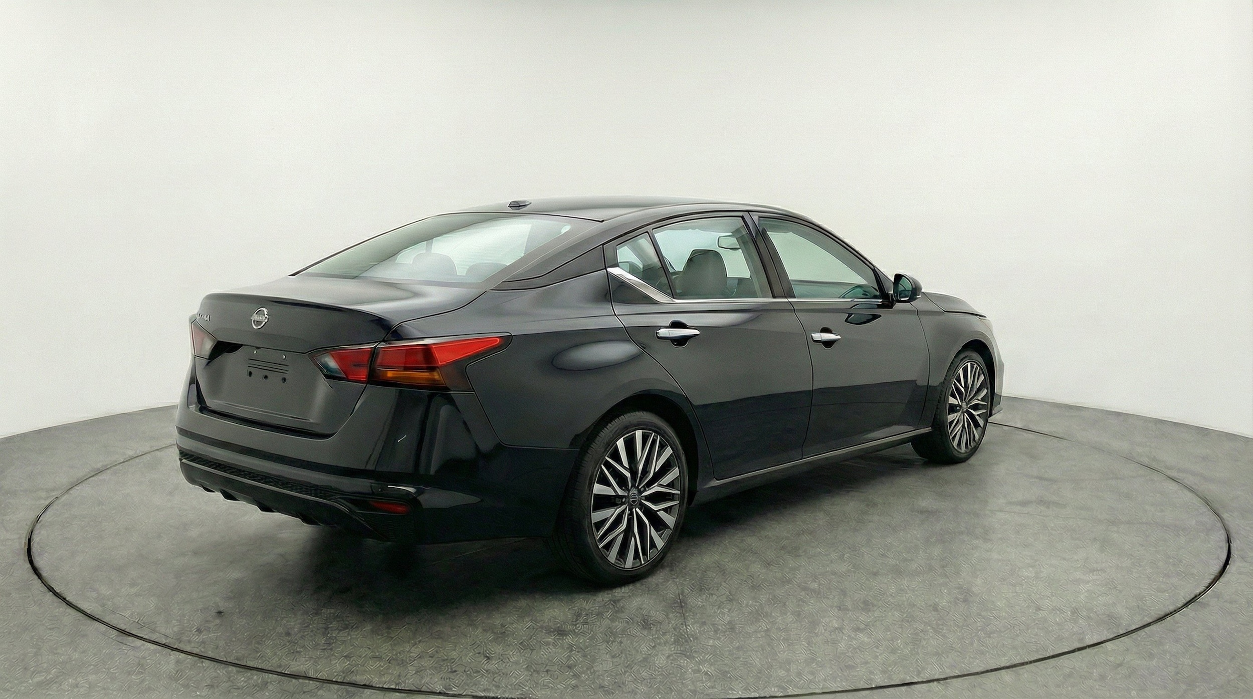 Thumbnail: 2025 Nissan Altima - 9